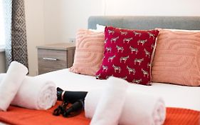Off Road Parking, Garden, Smart Tv'S In All Rooms!