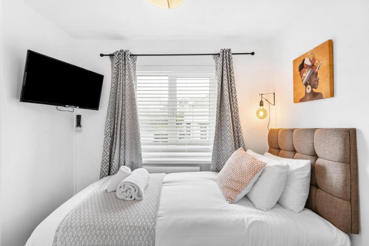 Off Road Parking, Garden, Smart Tv'S In All Rooms! Morriston Exterior photo