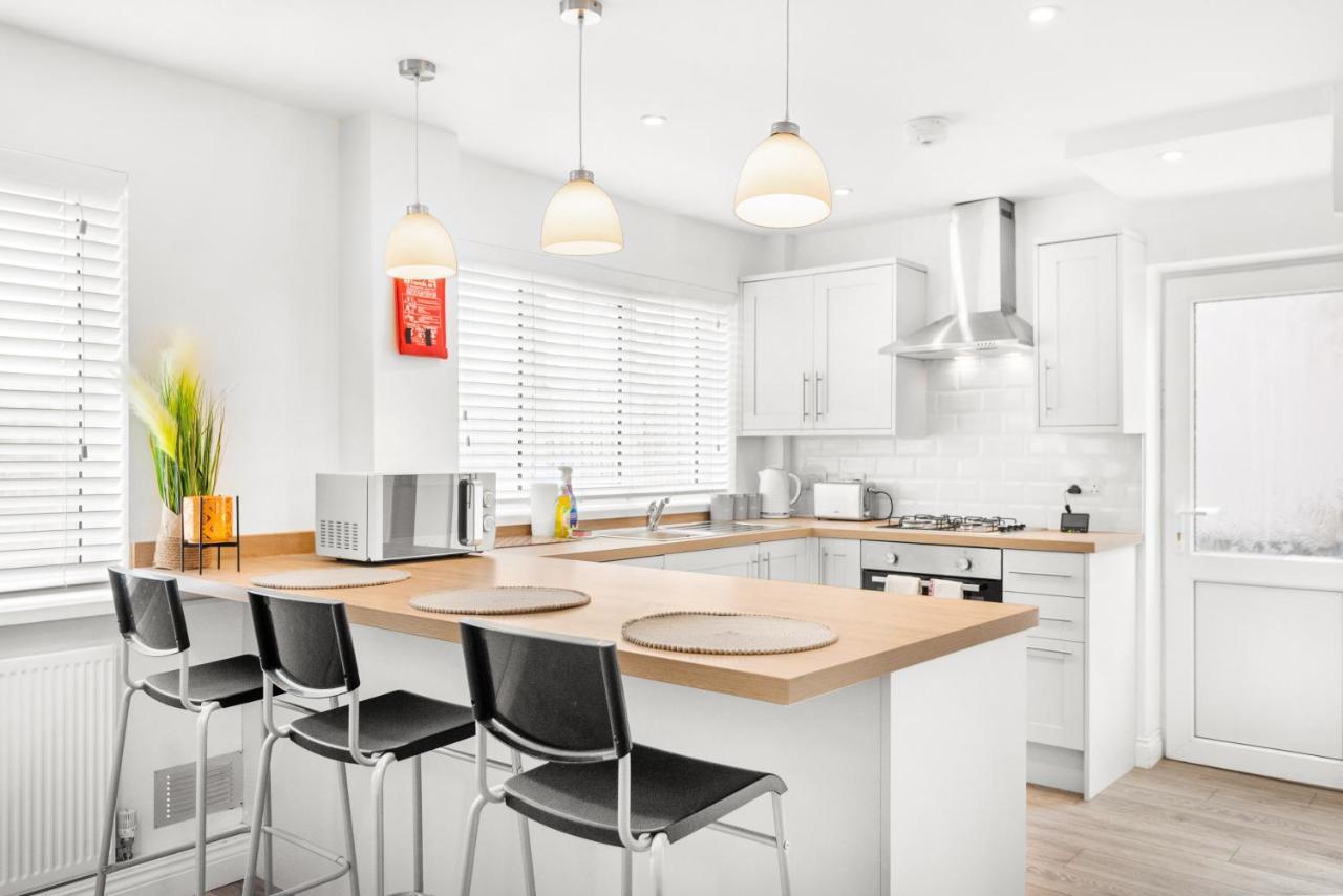 Off Road Parking, Garden, Smart Tv'S In All Rooms! Morriston Exterior photo