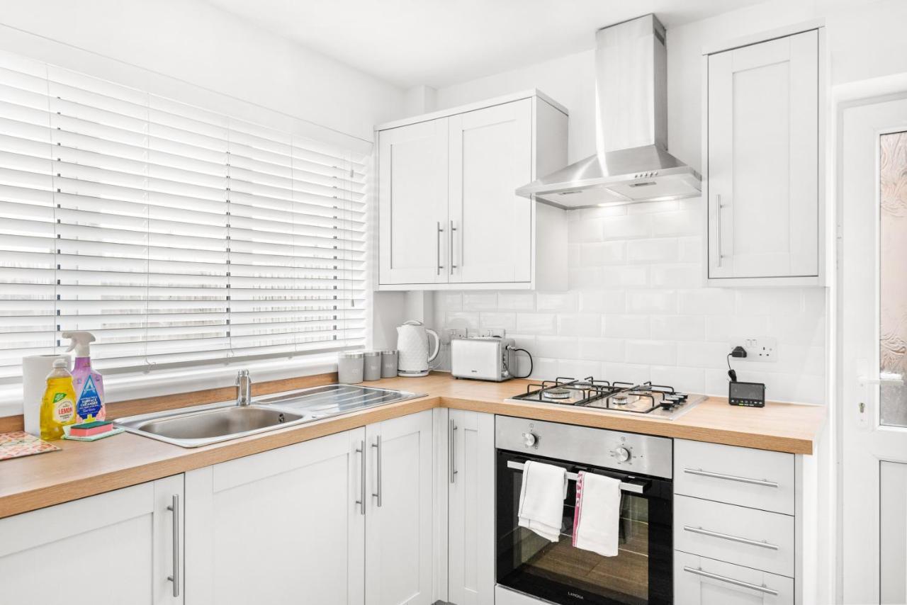 Off Road Parking, Garden, Smart Tv'S In All Rooms! Morriston Exterior photo