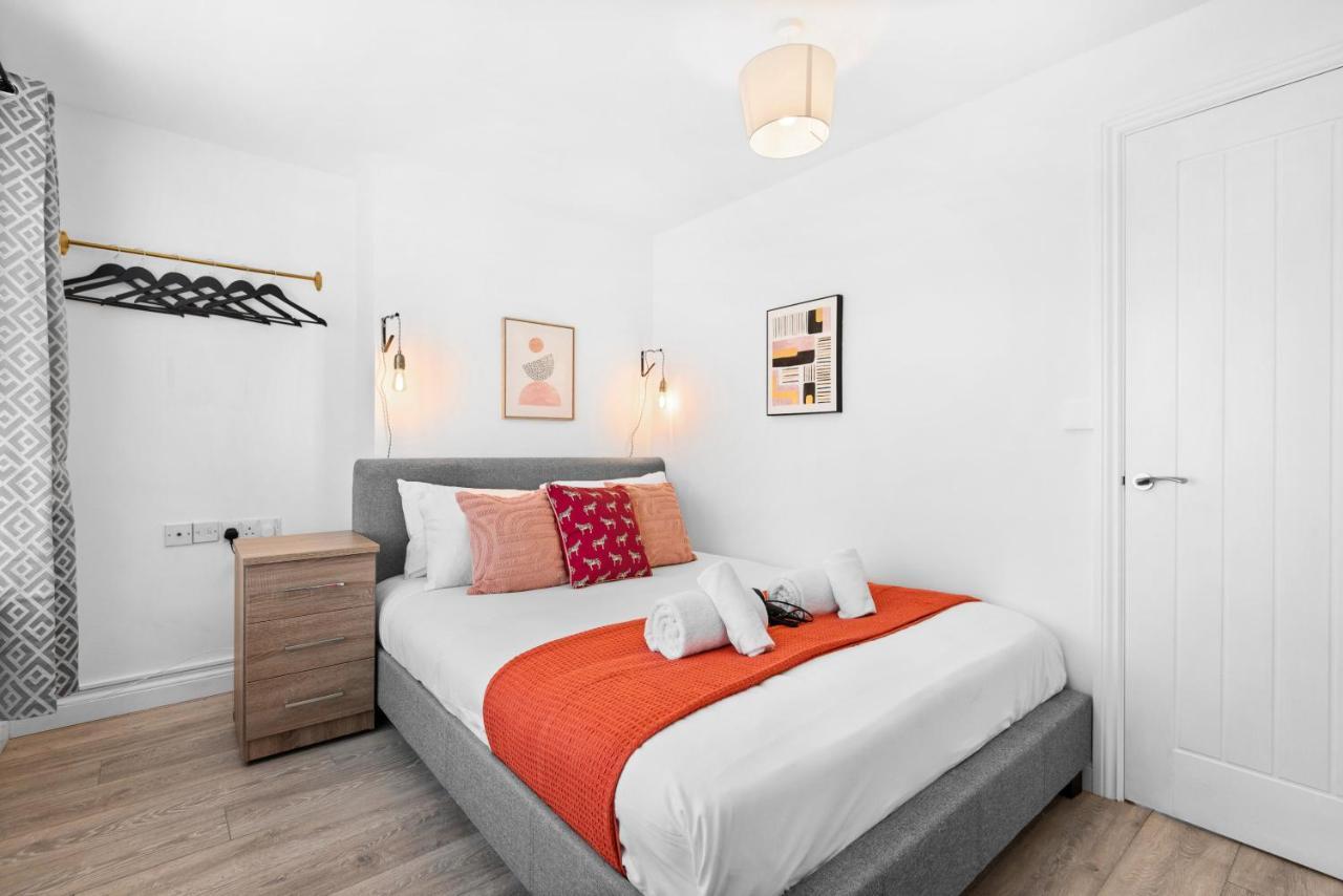 Off Road Parking, Garden, Smart Tv'S In All Rooms! Morriston Exterior photo
